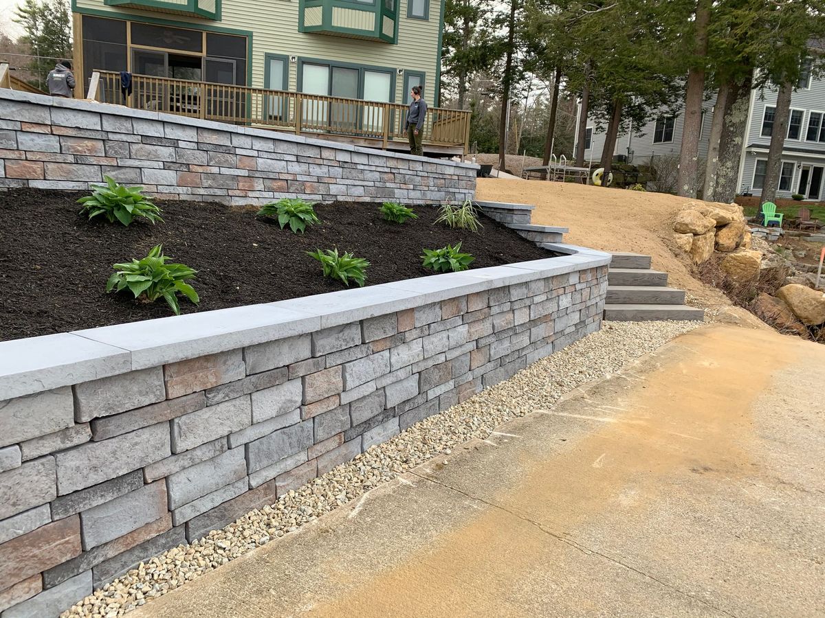Multi-level retaining wall with greenery